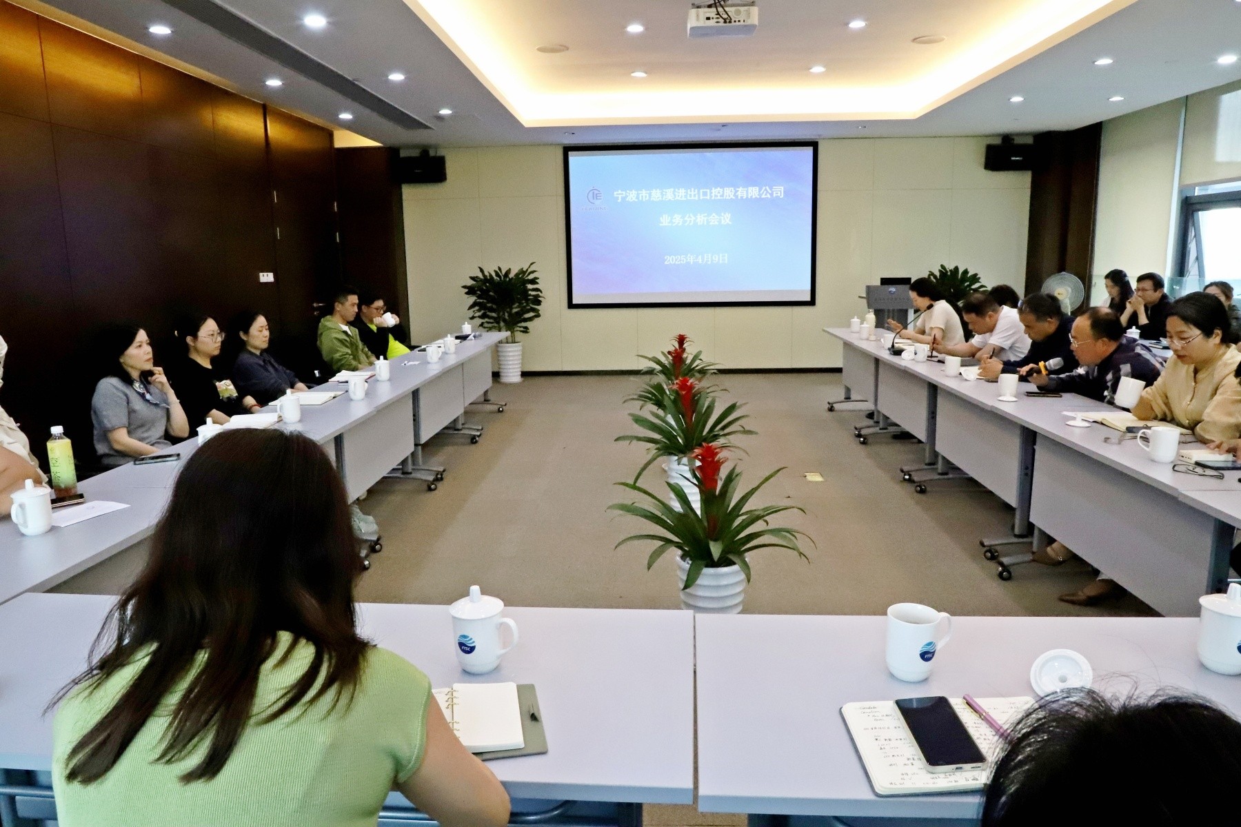 穩(wěn)健經(jīng)營(yíng) 創(chuàng)新突圍 控股公司召開(kāi)一季度業(yè)務(wù)分析會(huì)